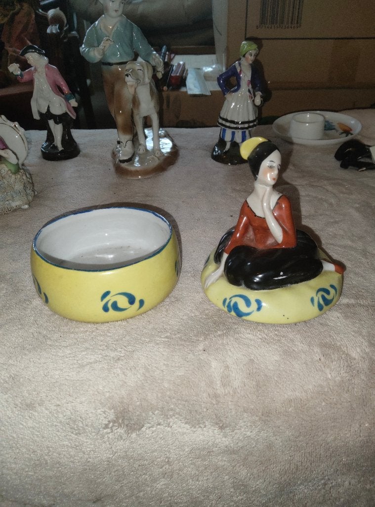 Ancienne bonbonnière poudrier céramique Art Déco femme, Enlèvement ou Envoi
