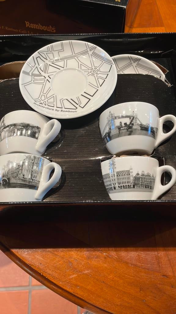 Doos met 4 tassen en ondertas rombouts limited edition, Ophalen of Verzenden