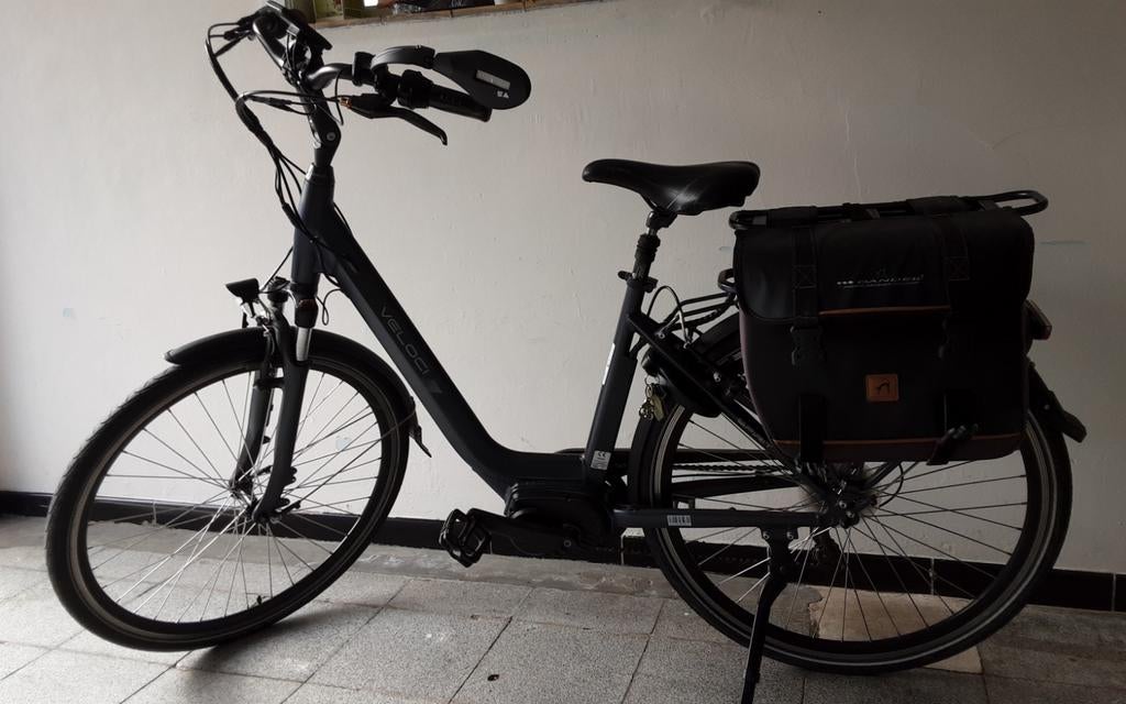 Merk VELOCI met goeie batterij + lader + 2 fietszakken, Ophalen
