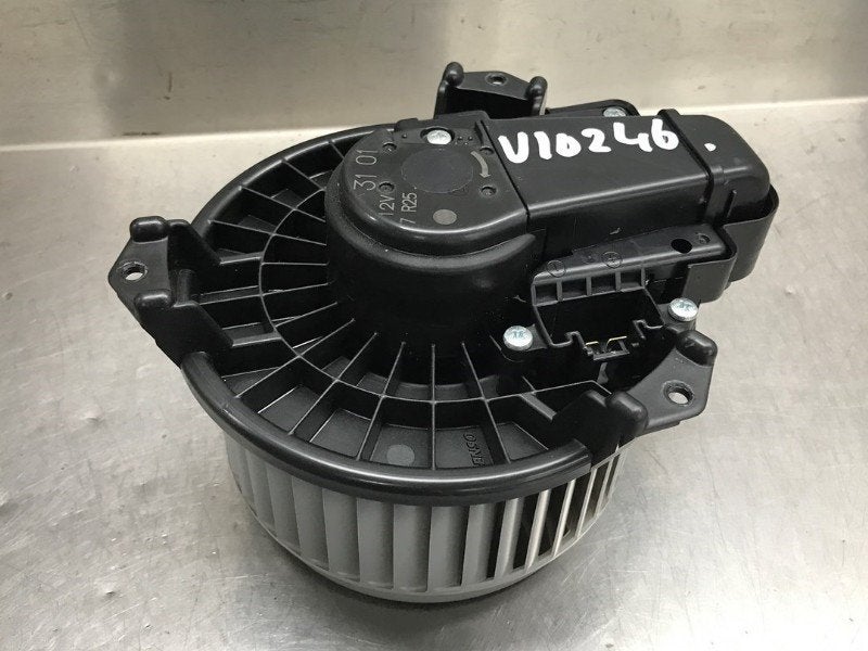 VENTILATEUR RADIATEUR MOTEUR Toyota Yaris III (P13), Utilisé, Toyota