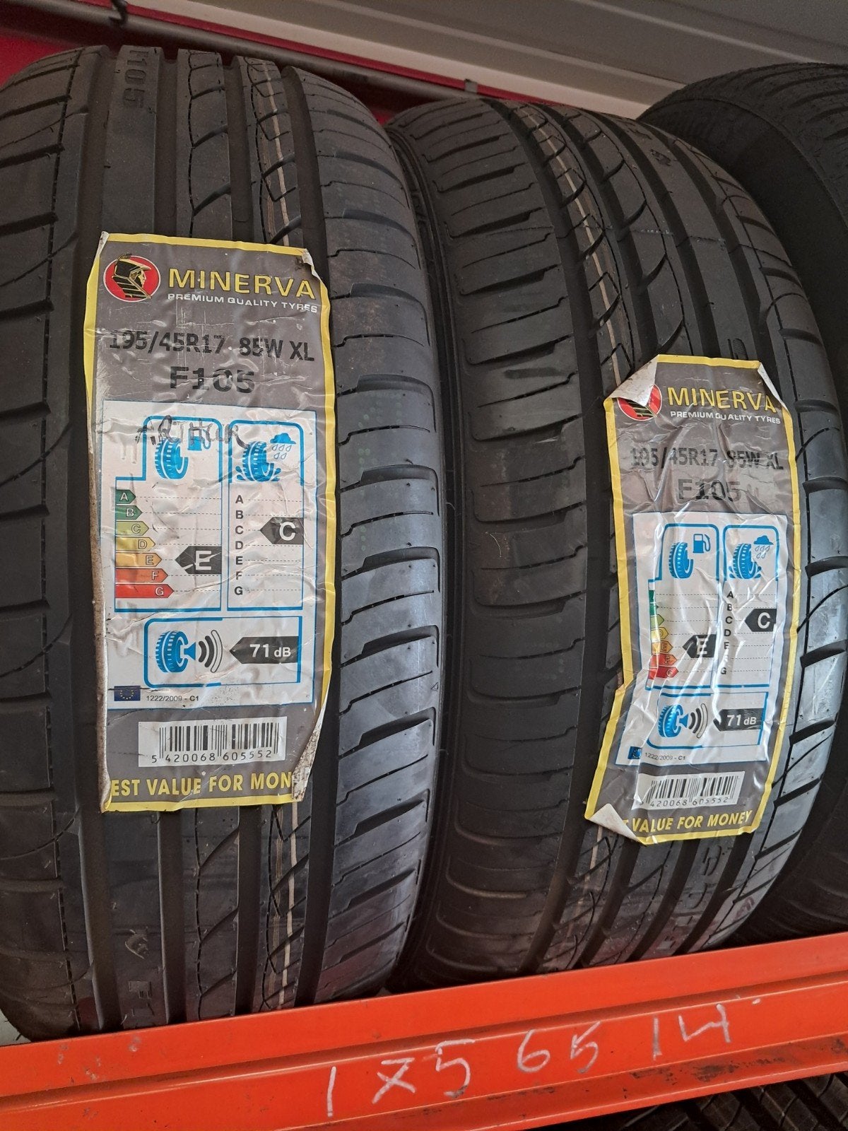 1954517 195/45/17 195/45r17 Démo estivale, Enlèvement