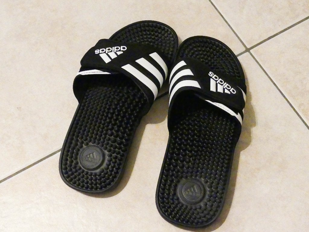 Nieuwe slippers van Adidas, Ophalen of Verzenden, Zwart, Adidas