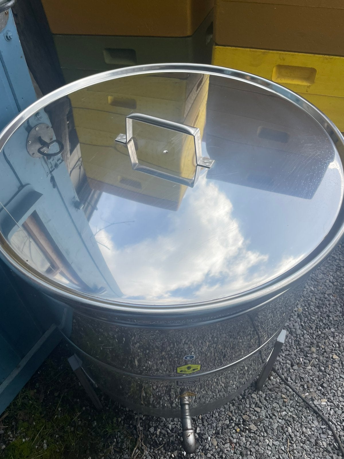 CFM honingwassmelter, Bijen