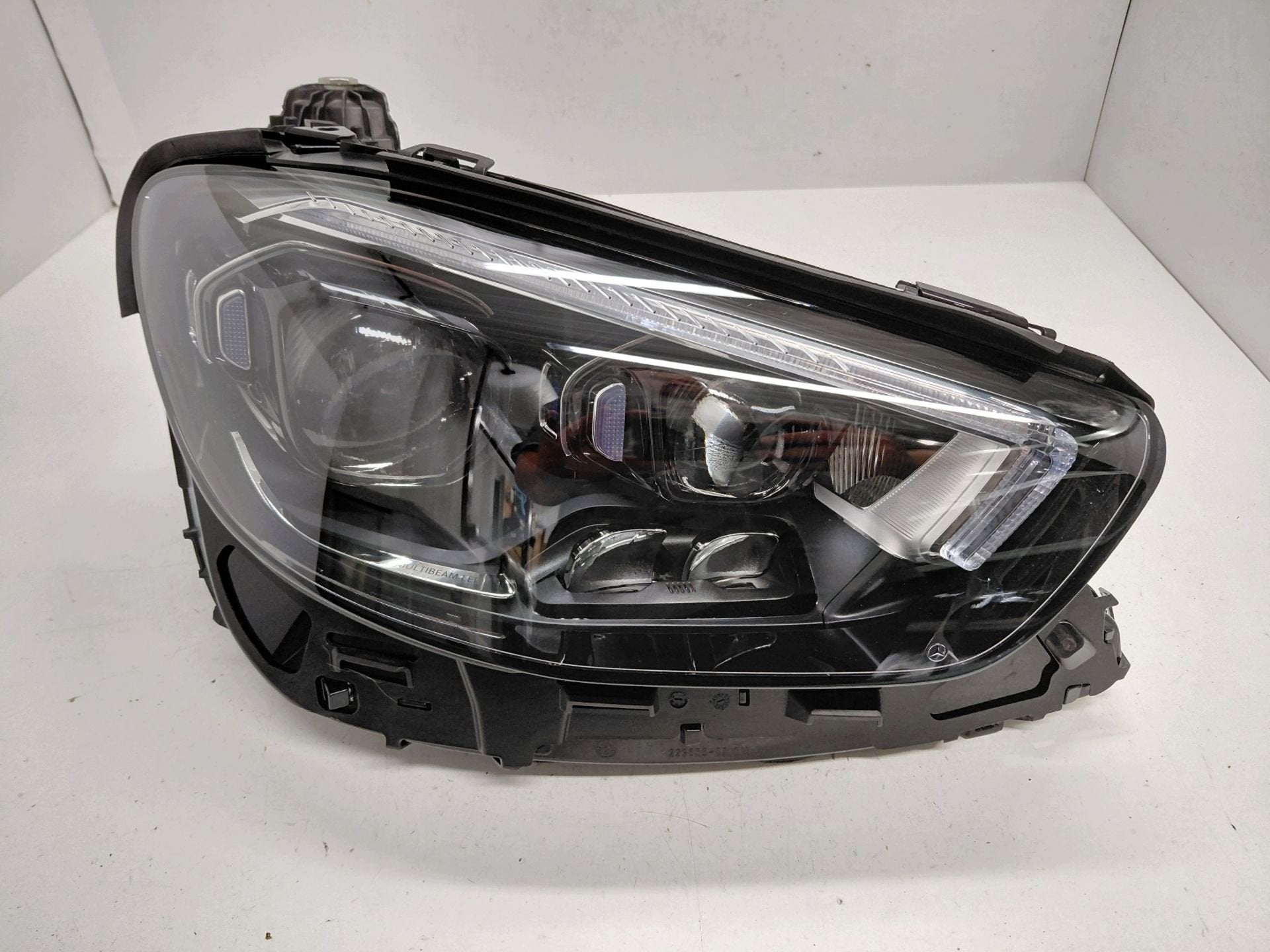 Phare droit Mercedes Classe E W213 A2139067008, Mercedes-Benz AG, Mercedes-Benz, Utilisé, Mercedesstrasse 120
70372  Stuttgart, DE