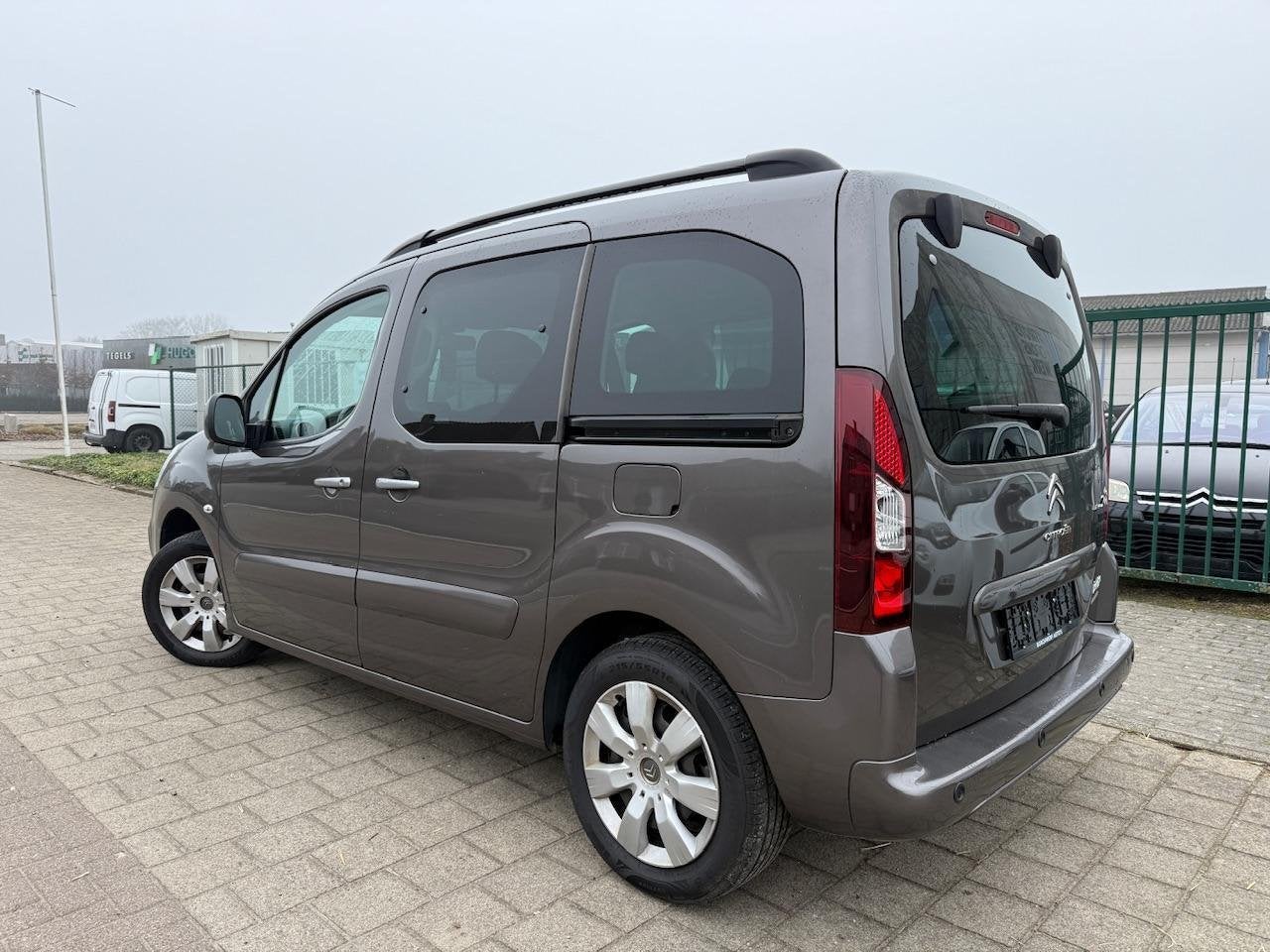 Citroën Berlingo 1.2 Benzine | Navigatie | Camera | 5 zitpl, Auto's, Citroën, Voorwielaandrijving, Monovolume, Gebruikt, 1295 kg