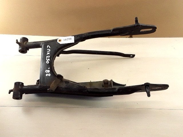 CM250 1981 - 1983 Honda Achterbrug D1-34830, Motos