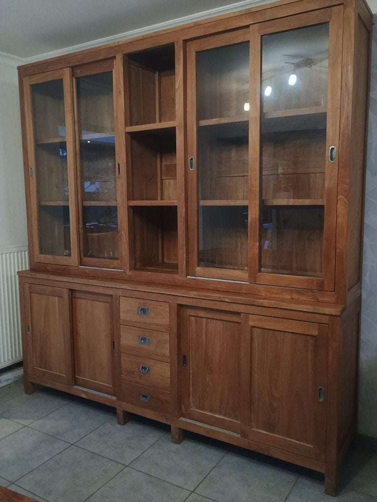 Living , vitrinekast + tafel met stoelen, Ophalen, Gebruikt, Rustiek landelijke/ massieve teak, 4 tot 6 stoelen