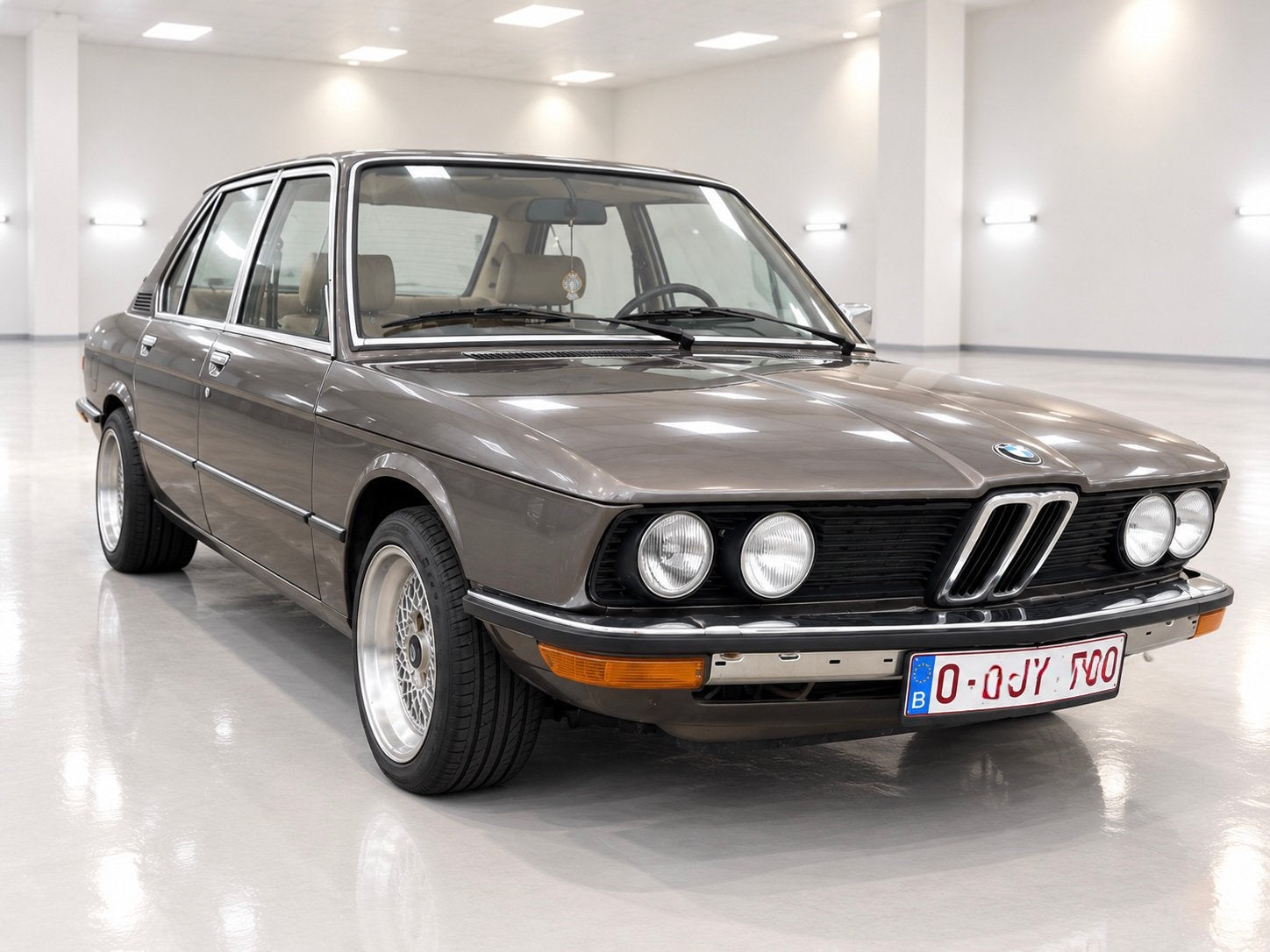 BMW 520 E12 1978 Oldtimer Automaat 64000 km, Autos, 90 kW, Argent ou Gris, 4 portes, 6 cylindres