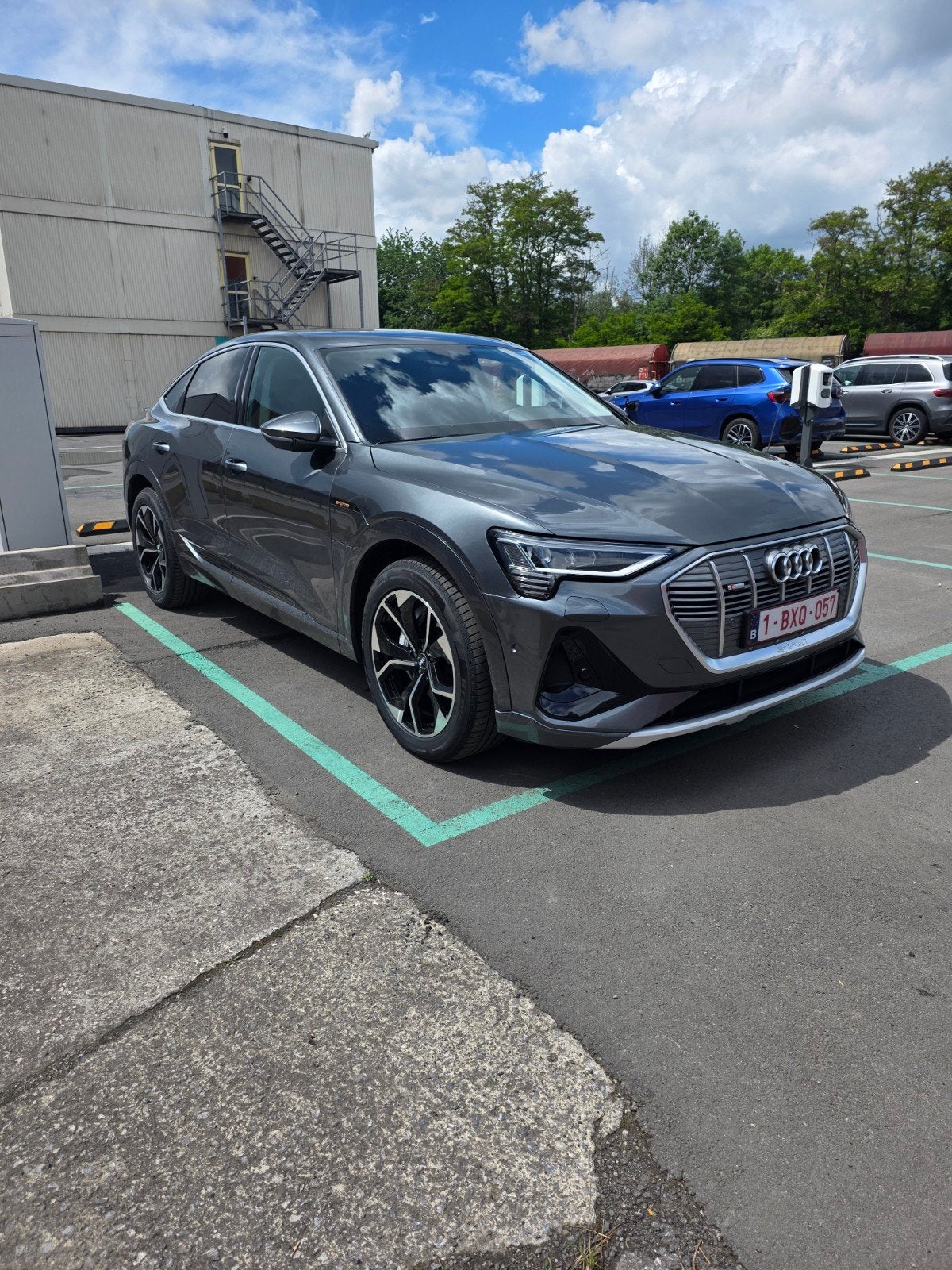 AUDI Q8 ETRON 50 SPORBACK S LINE QUATTRO, Autos, Audi, Particulier, e-tron, 4x4, ABS, Caméra de recul, Phares directionnels, Régulateur de distance