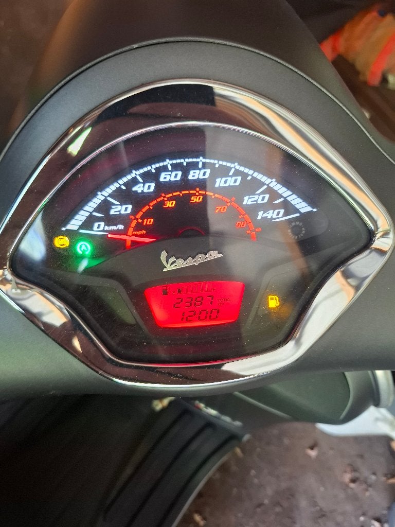 Vespa  Gts 125cc nieuwe foto's, LED Verlichting, Particulier, 125 cc, Overig