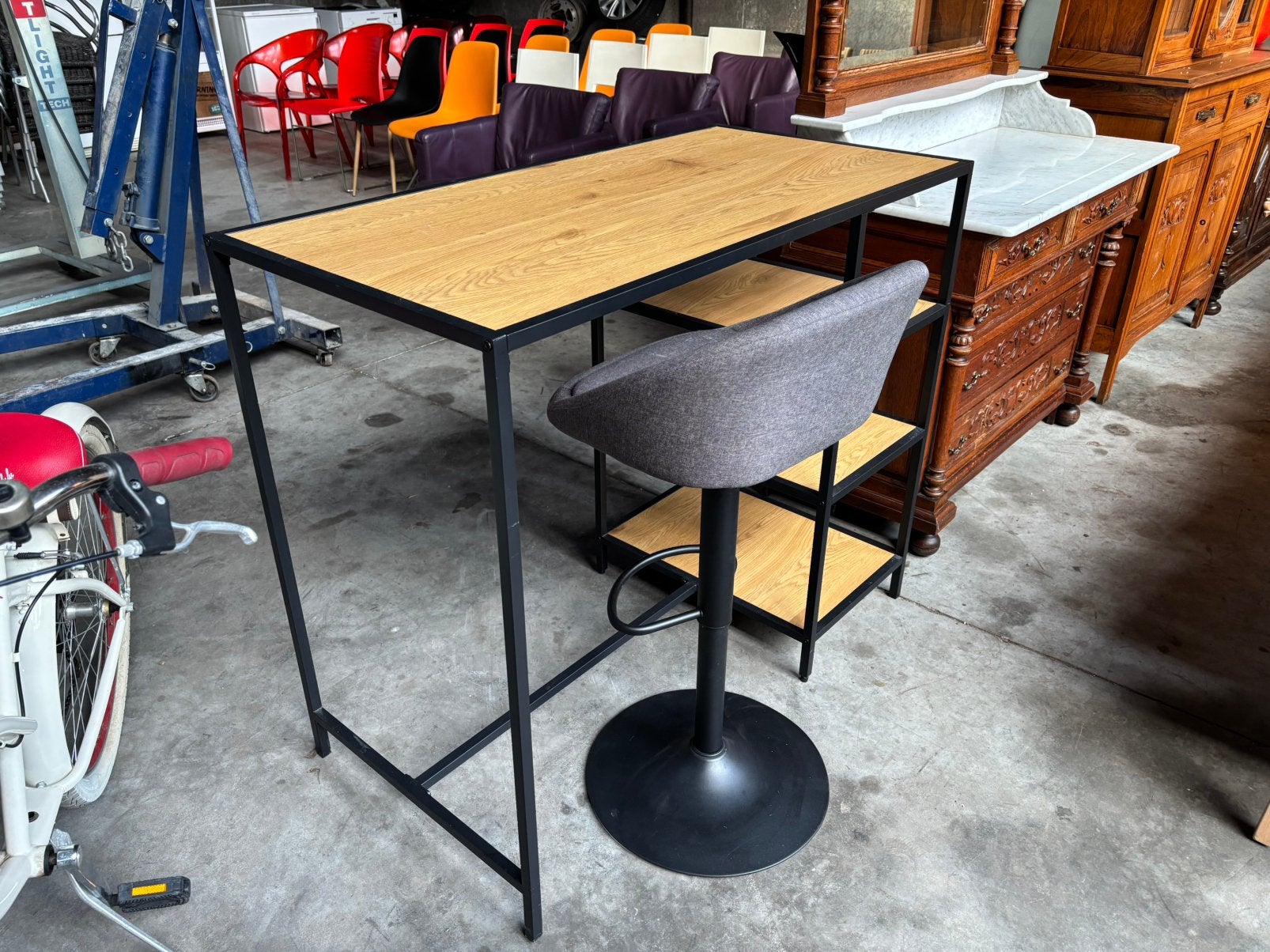 Bureau / Tafel met kruk goede staat., Huis en Inrichting, Tafels | Statafels, Ophalen, Zo goed als nieuw