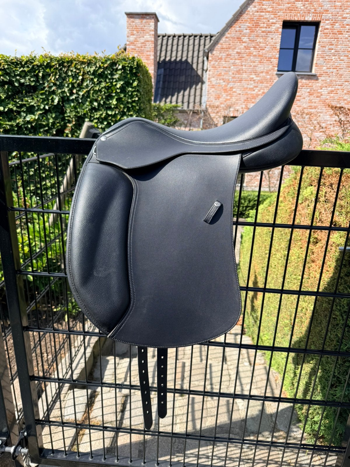 Wintec 500 Wide (18 inch) 02/2023 nieuwe leren singelstoten!, Animaux & Accessoires, Chevaux & Poneys | Selles, Arcade réglable