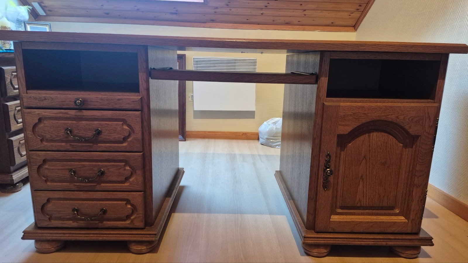 massief eiken notarisbureau. blad maat 145 cm x 70 cm, Ophalen, Hout, Bruin, Zo goed als nieuw