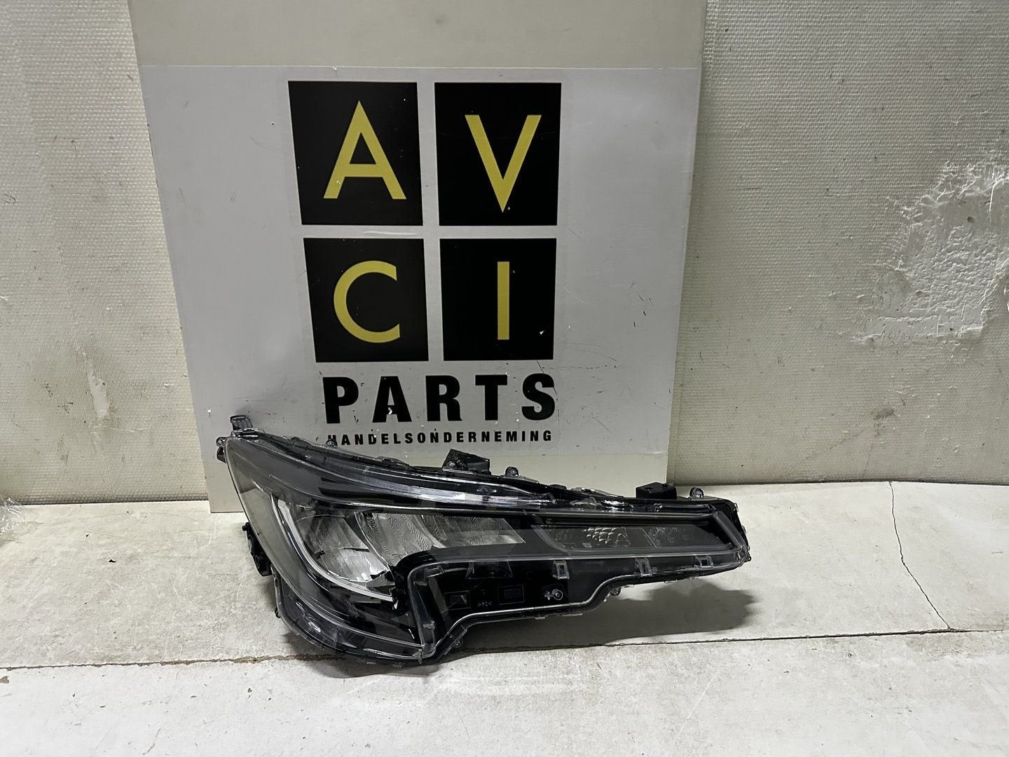 Koplamp Toyota Corolla E 21 Led 81110-02S60 rechts, Gebruikt, -, -, Ophalen of Verzenden