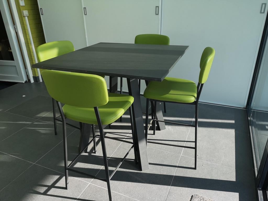 Table de bar avec 4 chaises de bar,, Enlèvement, Comme neuf