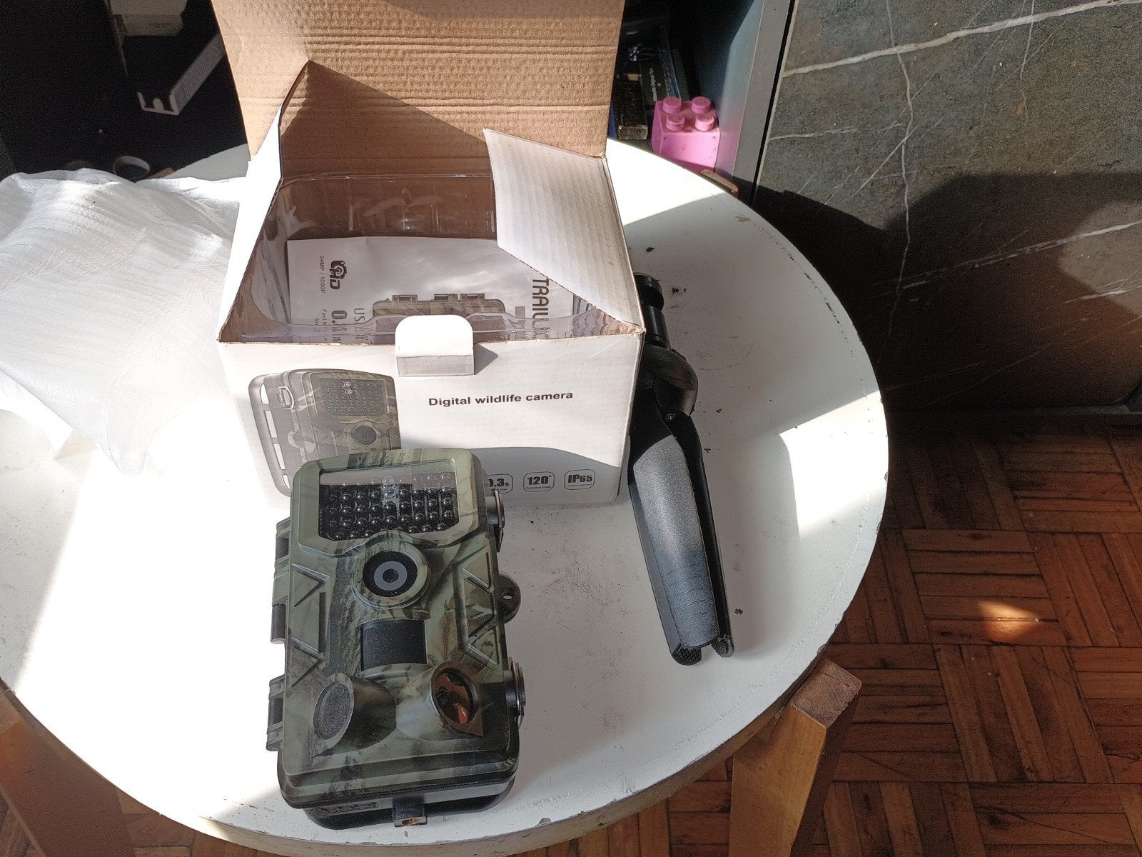 Camera de chasse neuve avec traipied neufs.., TV, Hi-fi & Vidéo, Caméras de surveillance, Enlèvement, Neuf, Caméra extérieure