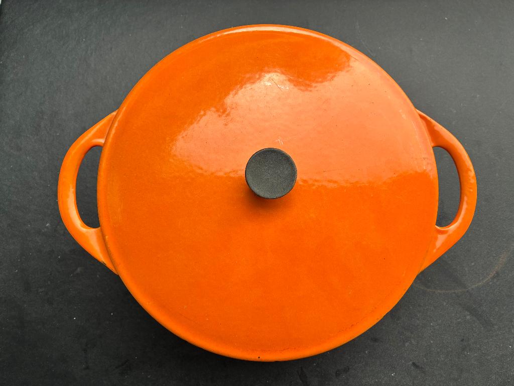Cousances - Le Creuset : ronde kookpot in gietijzer, Kookpan of Snelkookpan, Gebruikt, Ophalen of Verzenden, Keramische plaat