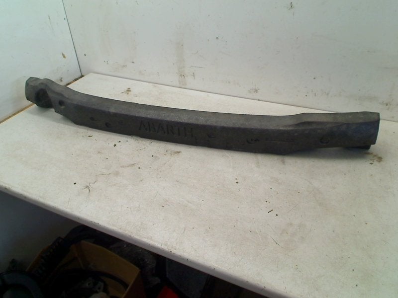 RENFORT PARE CHOC AVANT (TRAVERSE) Abarth 500 / 595 / 695, Taurusavenue 1
2132 LS  Hoofddorp, NL, Webaccessibility@stellantis.com