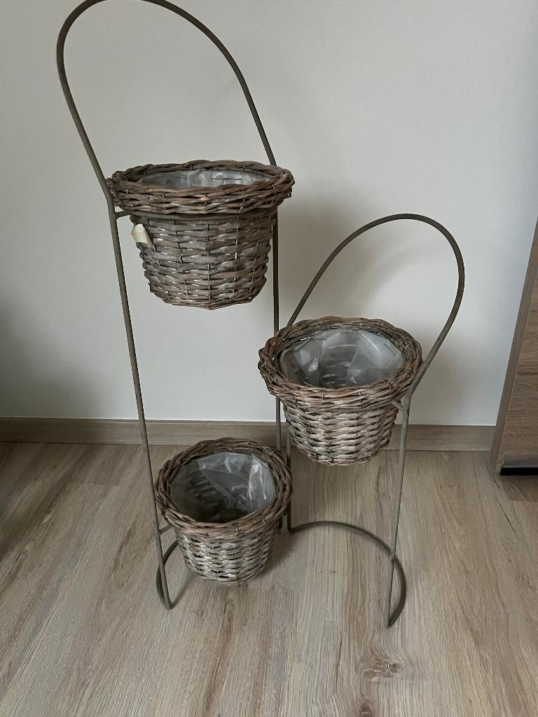 Pot de fleurs avec 3 paniers, Jardin & Terrasse, Pots de fleurs, Enlèvement, Comme neuf