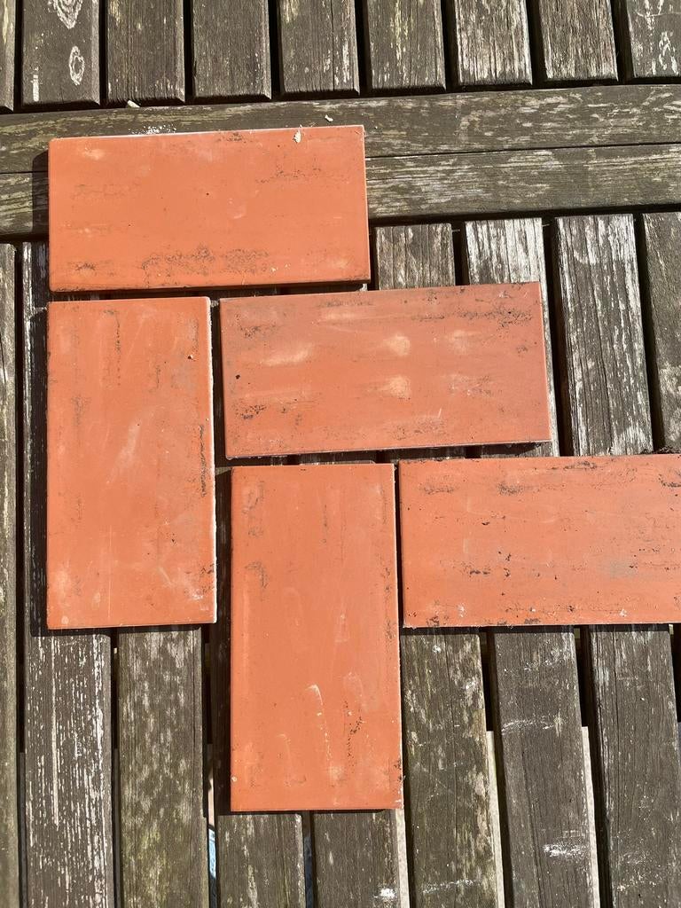 Vintage tegels - ong. 130 stuks (2.5m2), Ophalen, Zo goed als nieuw