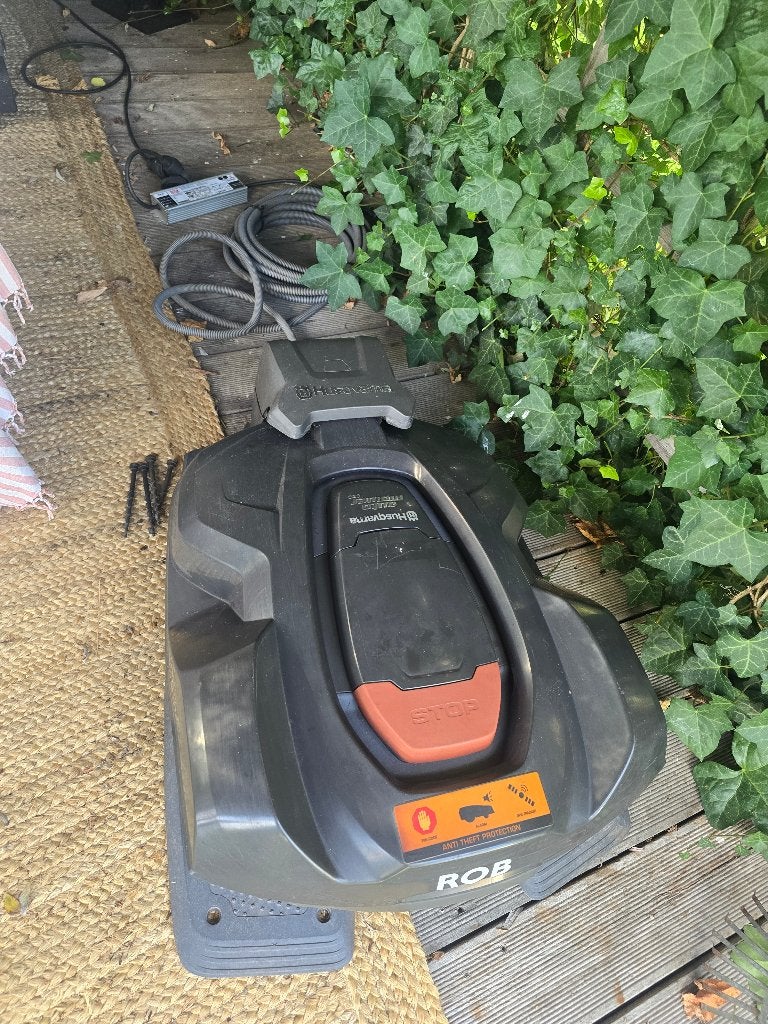 Grasrobot Husqvarna 320 automower, Enlèvement, Utilisé, 20 à 25 cm, Husqvarna
