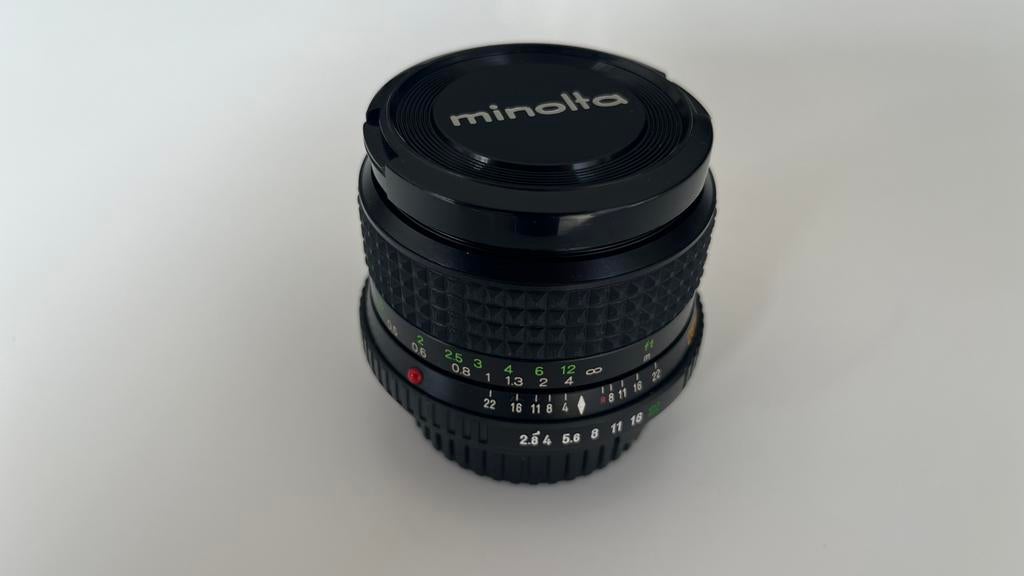 Minolta MD W.Rokkor 28mm 1:2.8 lens, Enlèvement ou Envoi, Comme neuf, Objectif grand angle