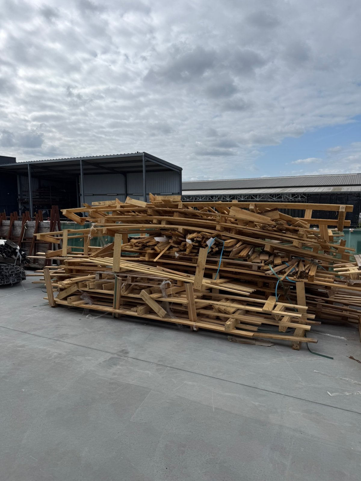 Bois gratuit : emportez-le en une seule fois, Bricolage & Construction, Bois & Planches, Enlèvement, Comme neuf