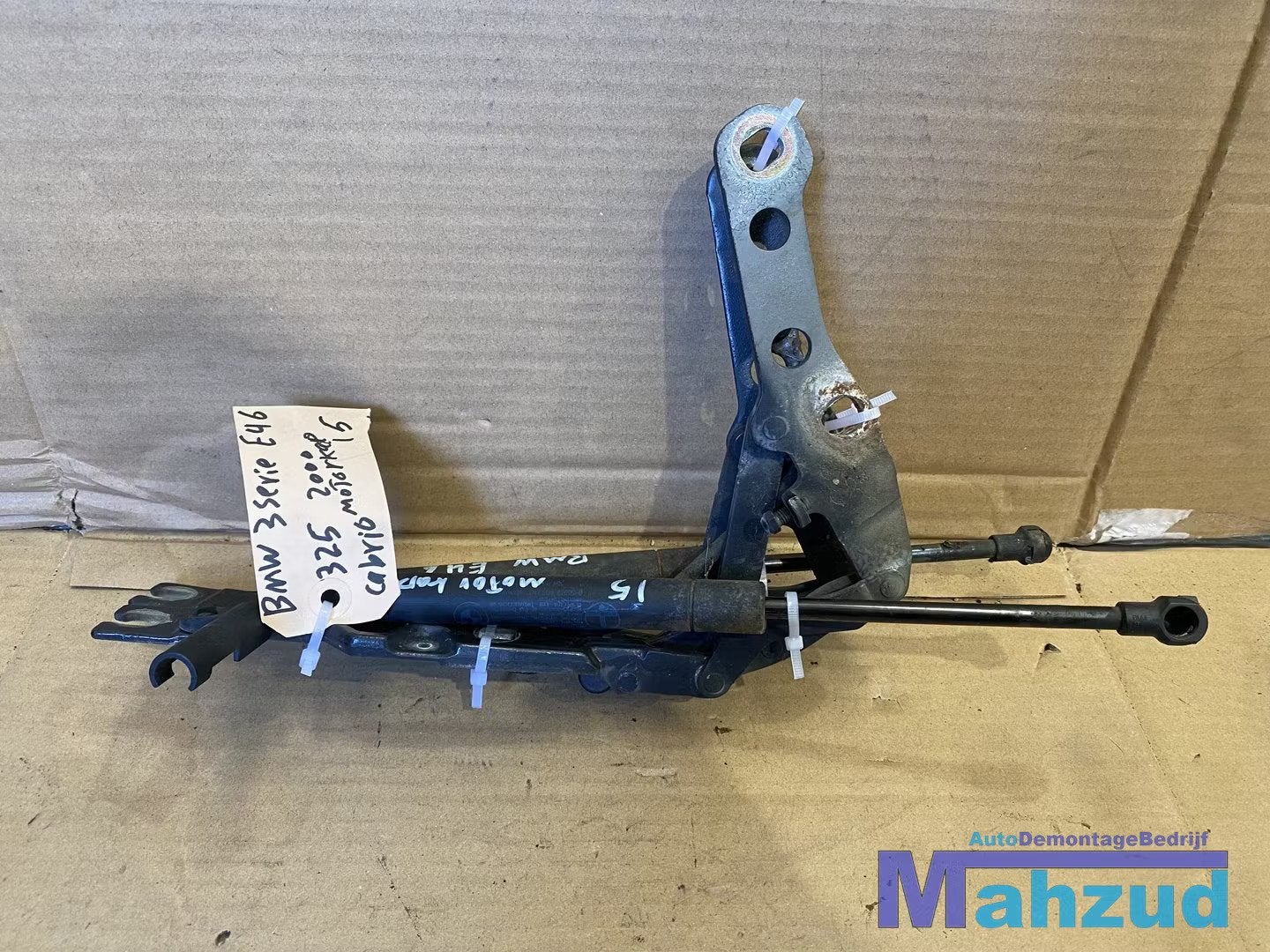 BMW 3 SERIE E46 Motorkap scharnier set met gasveer, Petuelring 130
80788  Munich, DE, Info@bmw.de, Utilisé, BMW