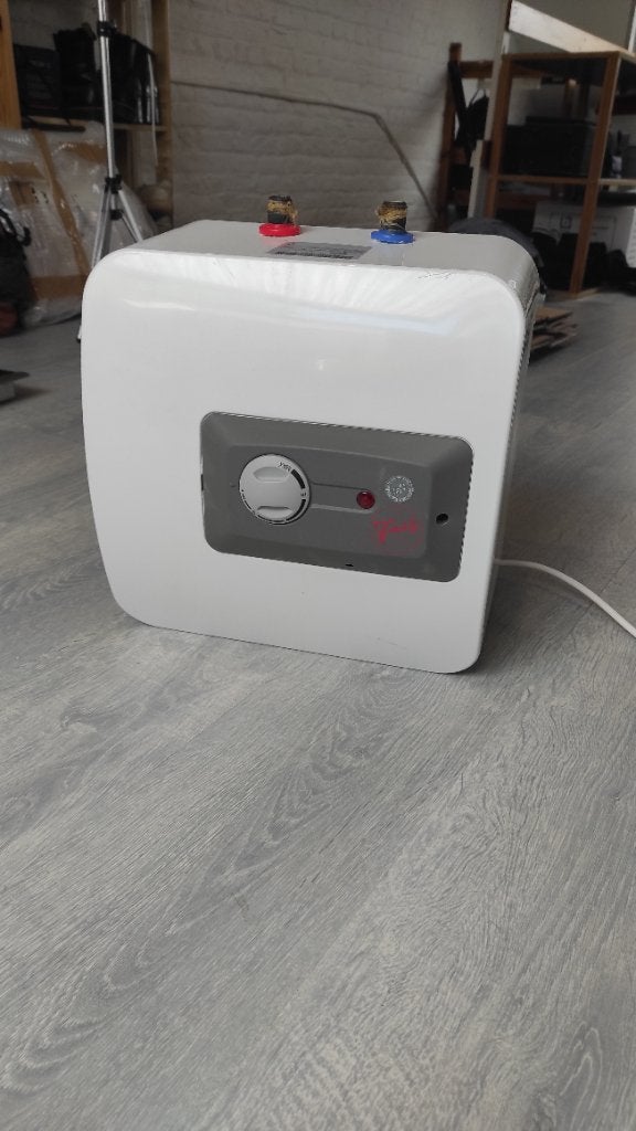 Chauffe-eau sous-évier Fais 10L – 2kW, Bricolage & Construction, Chauffe-eau & Boilers, Chauffe-eau, Comme neuf, Enlèvement, 3 à 5 ans