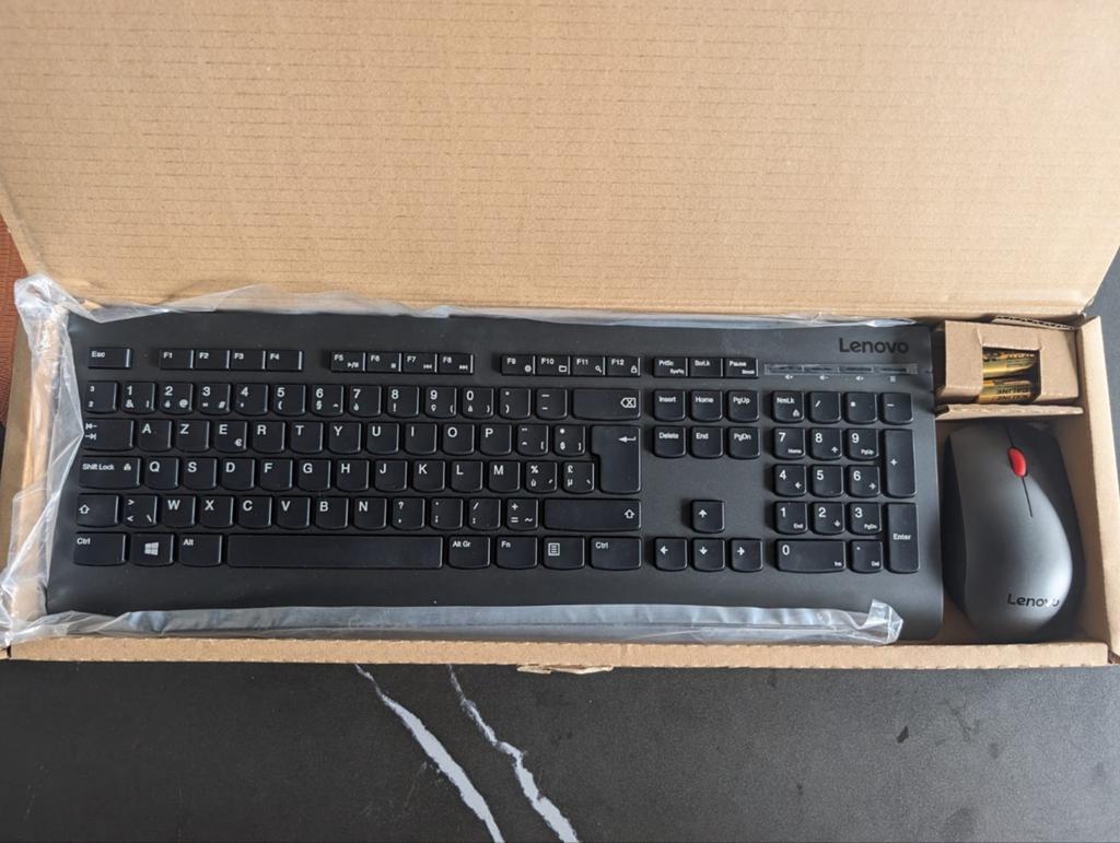 Clavier et souris Lenovo (azerty), neufs dans leur boîte, Informatique & Logiciels, Enlèvement, Azerty