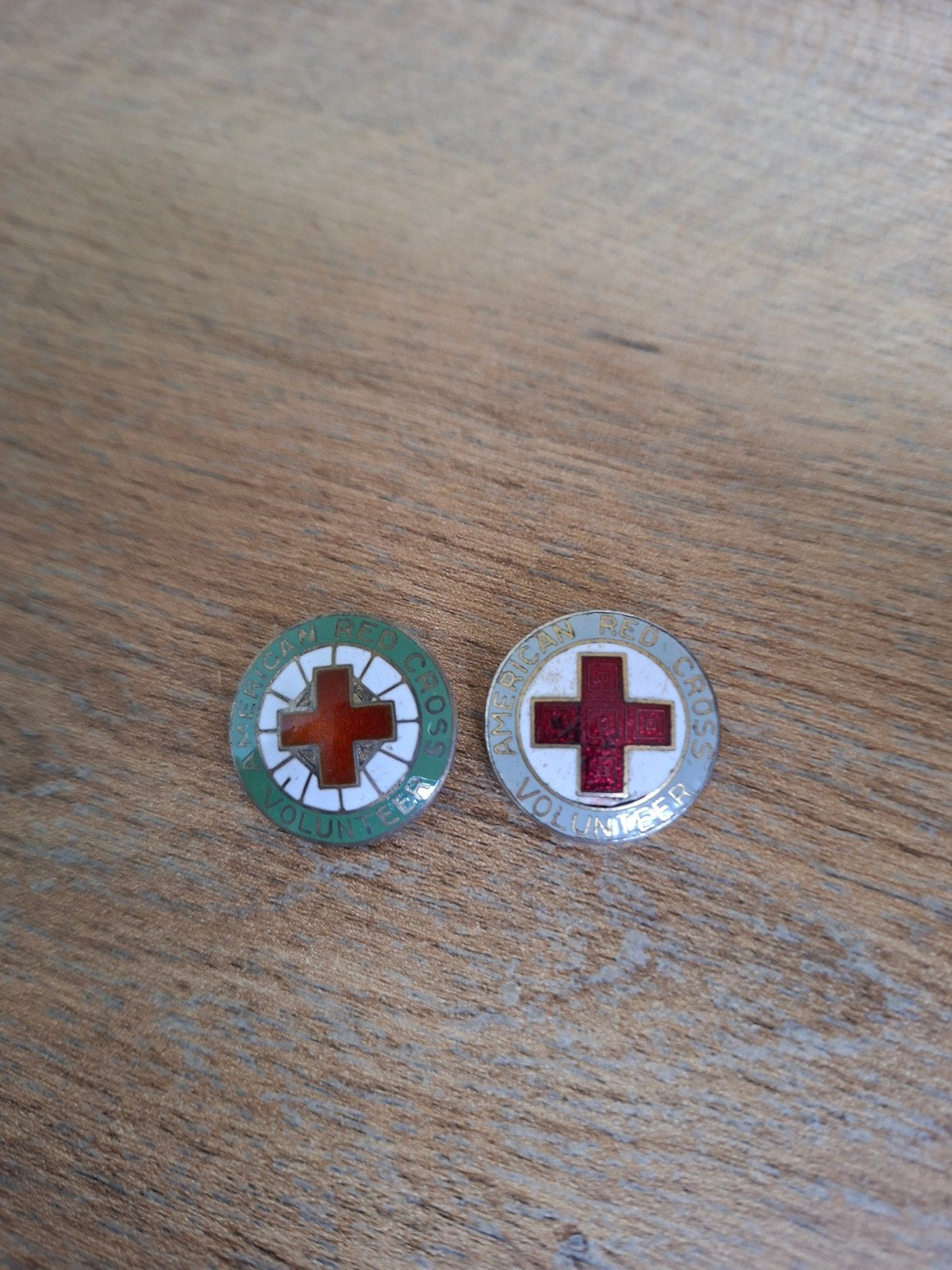 WW2 US 2 ARC volunteer pins, Ophalen of Verzenden