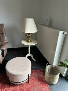 Tafeltje onder de lamp, Ophalen, Gebruikt, Rond, Hout