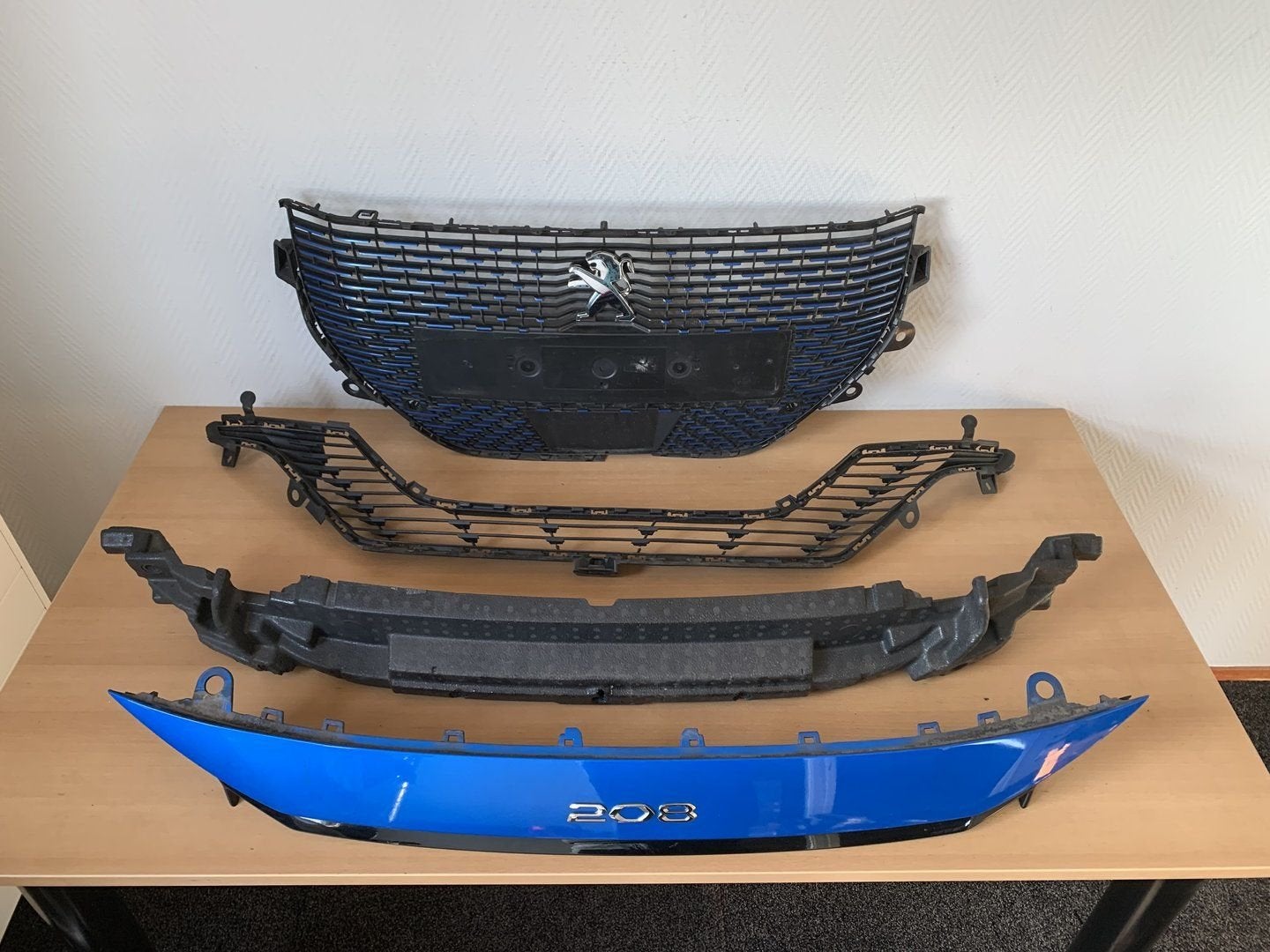 peugeot 208 E-208 2019 -2022 grille bumper roosters, Gebruikt, -, -, Ophalen of Verzenden