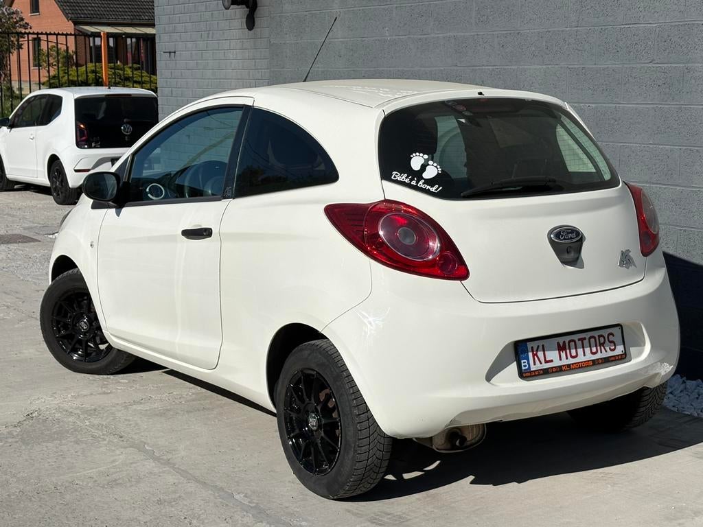 FORD KA 1.2i ESSENCE 132 000KM CARPASS EURO 5, Auto's, Ford, Voorwielaandrijving, Euro 5, Stof, Zwart