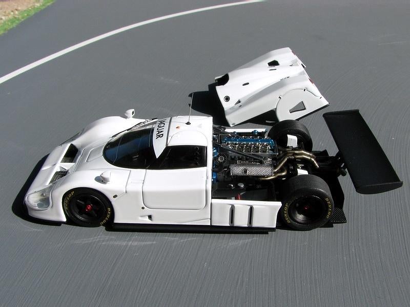Jaguar XJR-9 Plain Body white 1988 - HPI 1:43 (met motor), Enlèvement ou Envoi, Comme neuf, Voiture, Autres marques