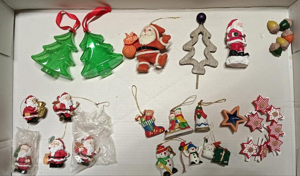 Aardewerk van de kerstman en andere decoraties, Ophalen