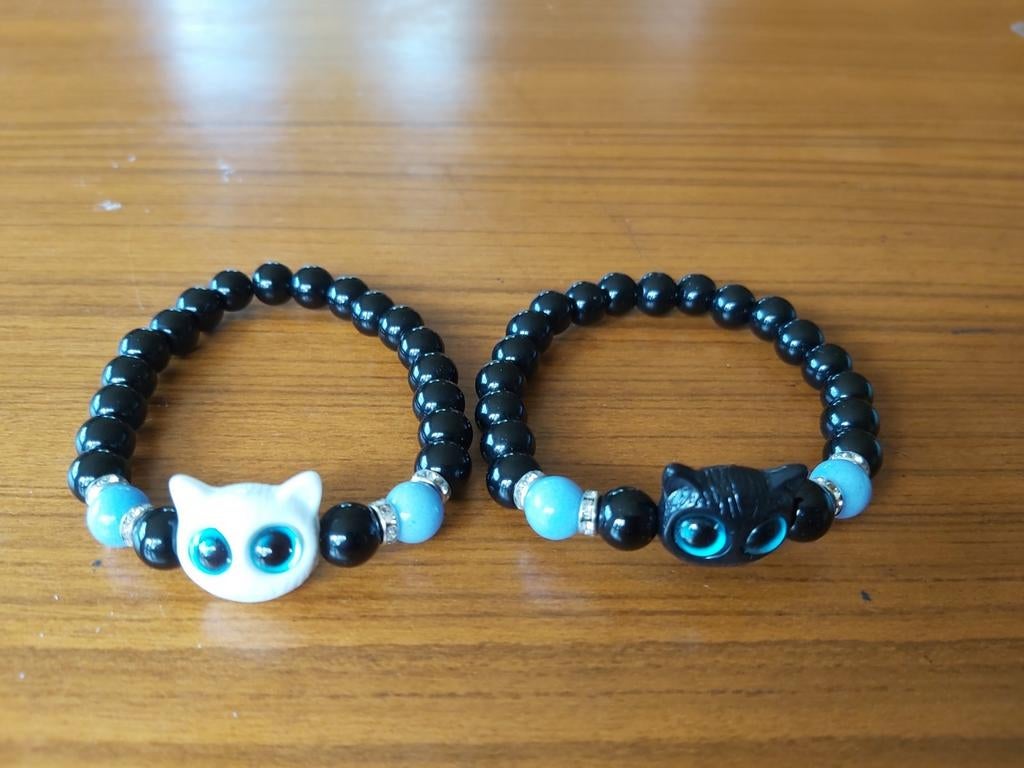 2 bracelets en forme de chat (blanc et noir), Enlèvement ou Envoi, Neuf, Blanc