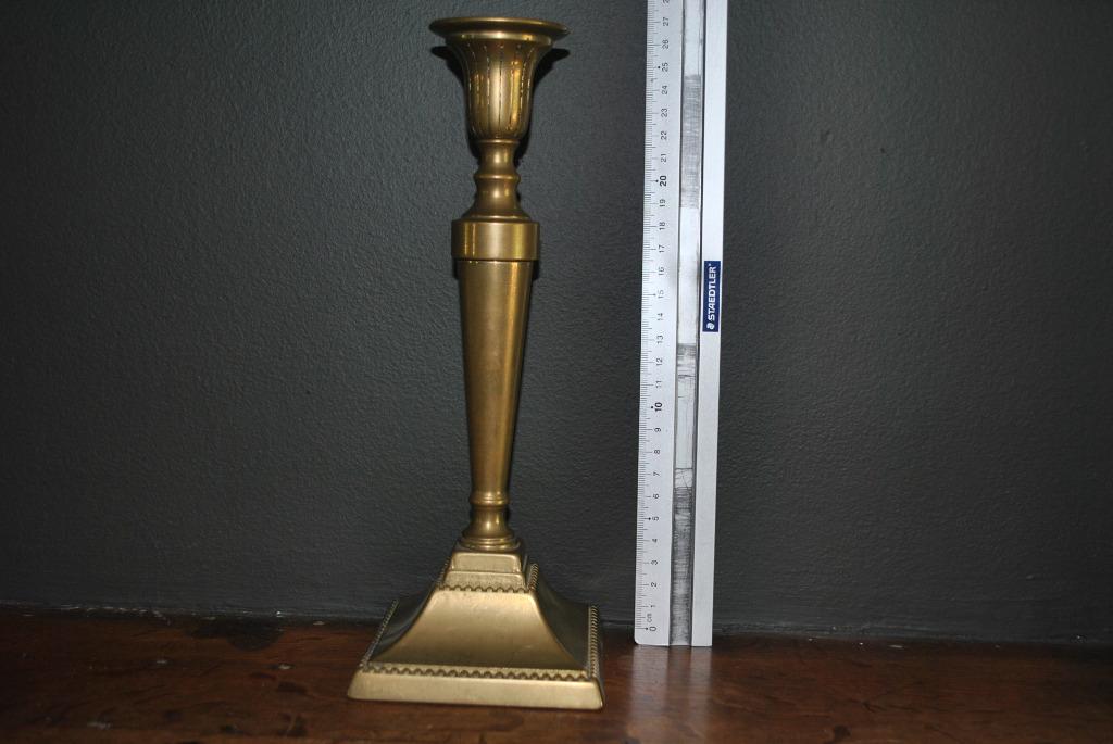 Ancien bougeoir en cuivre ou laiton doré base carrée 26 cm, Enlèvement ou Envoi, Cuivre ou Bronze