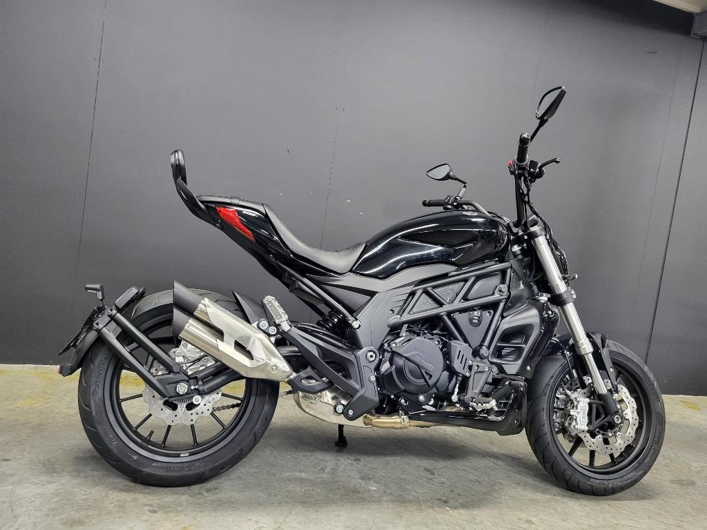 Benelli 502 C (A2) (5j garantie, 1j Assistance), 2 cilinders, Bedrijf, ABS, 12 t/m 35 kW