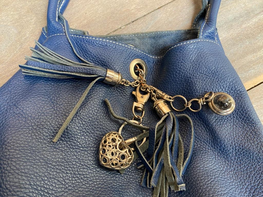 Emmertas van blauw generfd leer, omkeerbaar suède van 30 cm, Handtassen en Accessoires, Tassen | Damestassen, Gebruikt, Overige typen
