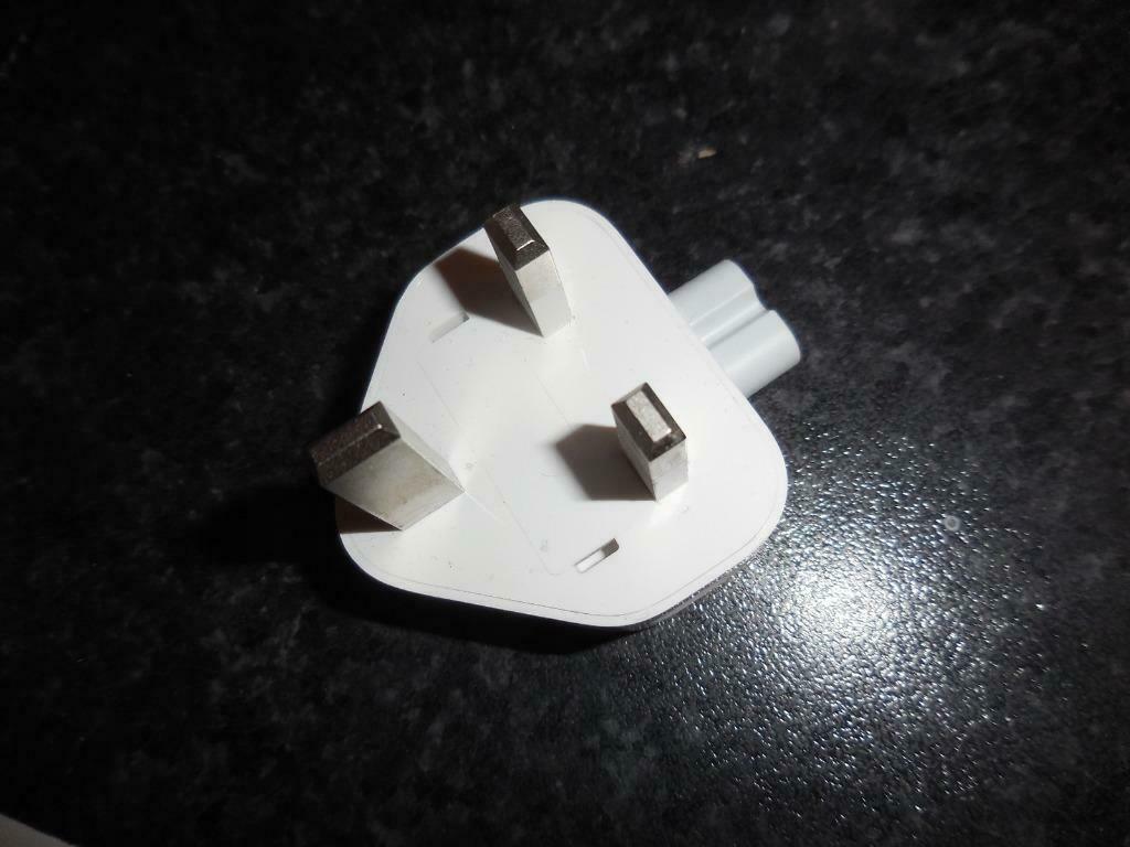 adaptateur macbook (prise uk) - modèle A1556 (2.5A, 250V), Informatique & Logiciels, Enlèvement ou Envoi