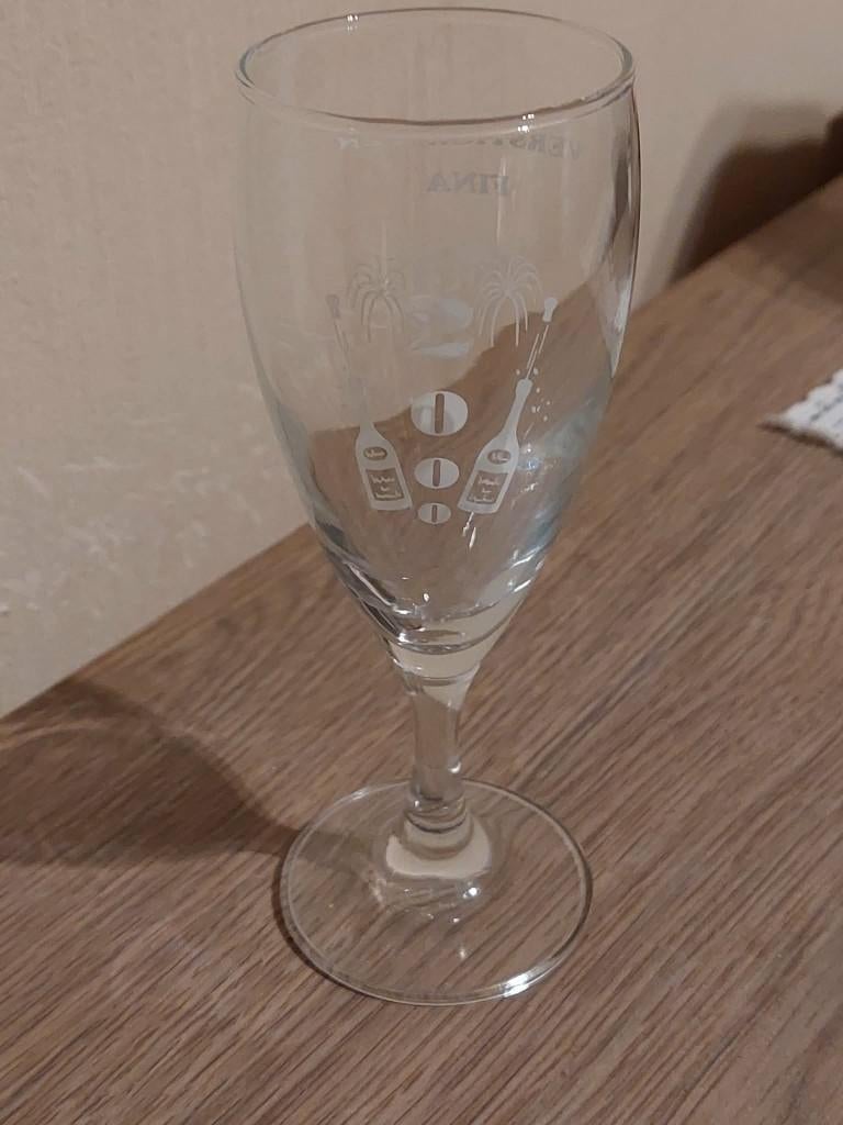 Milennium-Champagneglas, Verzenden