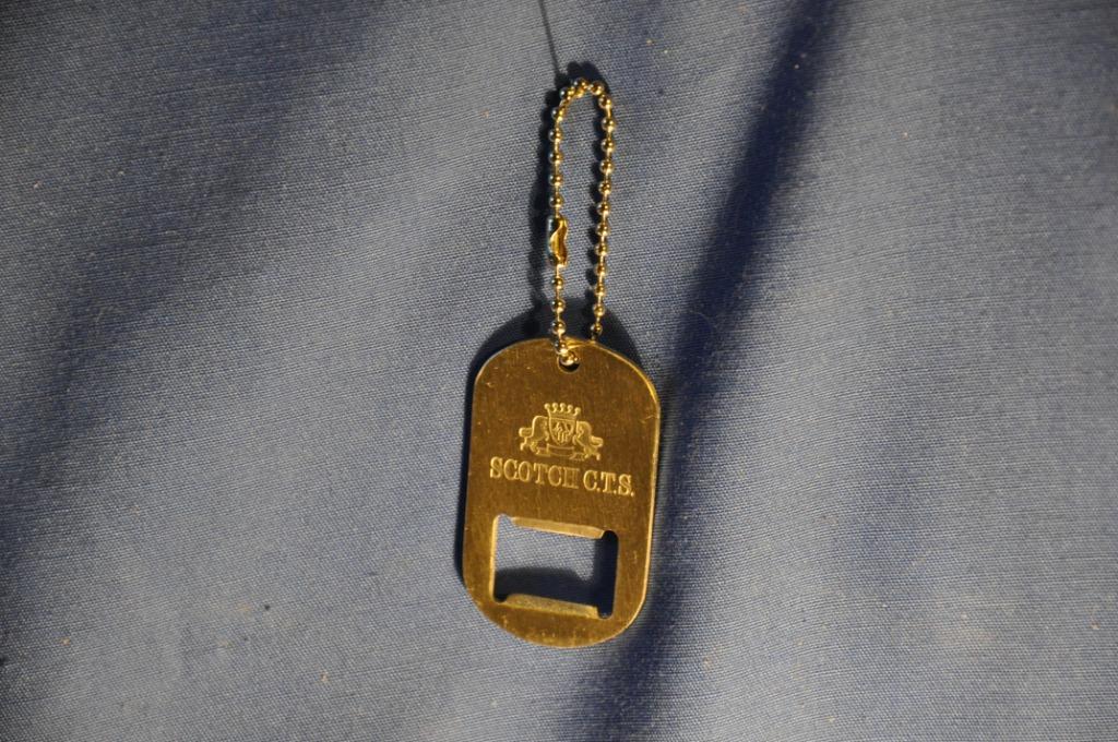 decapsuleur en metal scotch cts porte cle (75), Verzamelen, Ophalen of Verzenden, Nieuw, Flesopener, Overige merken