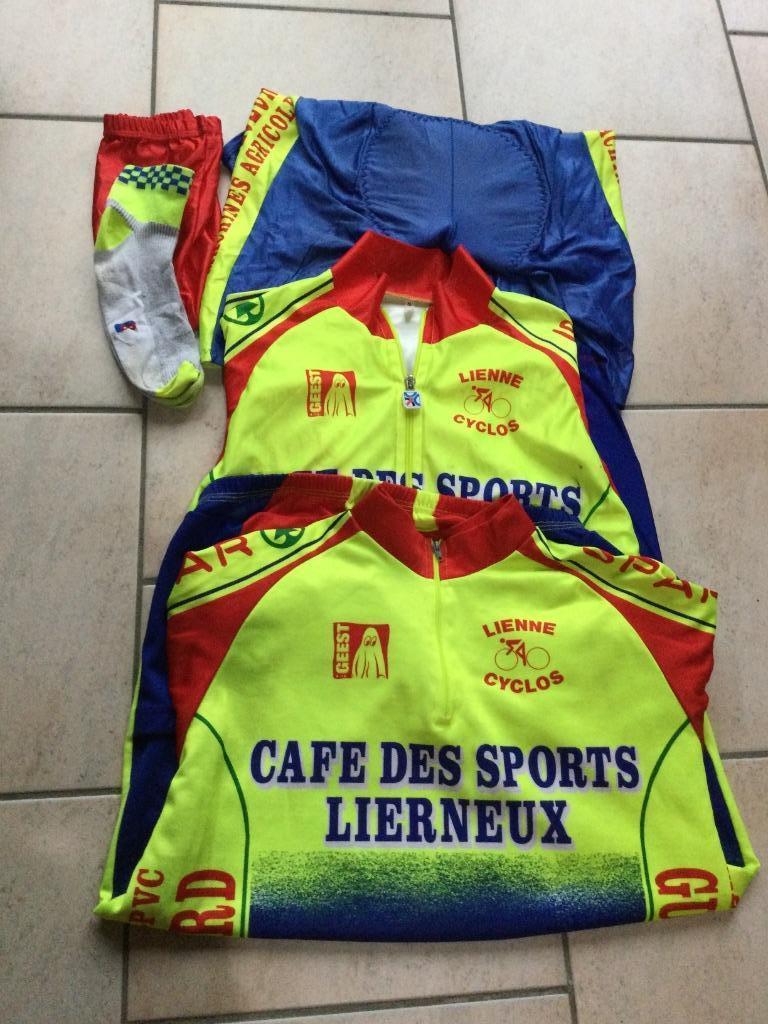 VETEMENTS-ENSEMBLE  SPORT( VELO)T 5, Enlèvement ou Envoi, AUTRE, Autres couleurs, Autres types