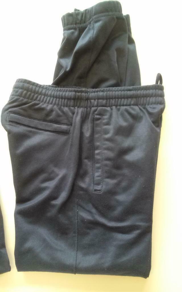 2 pantalons training de sport taille 140, Enlèvement, Comme neuf, Garçon, Vêtements de sport ou Maillots de bain