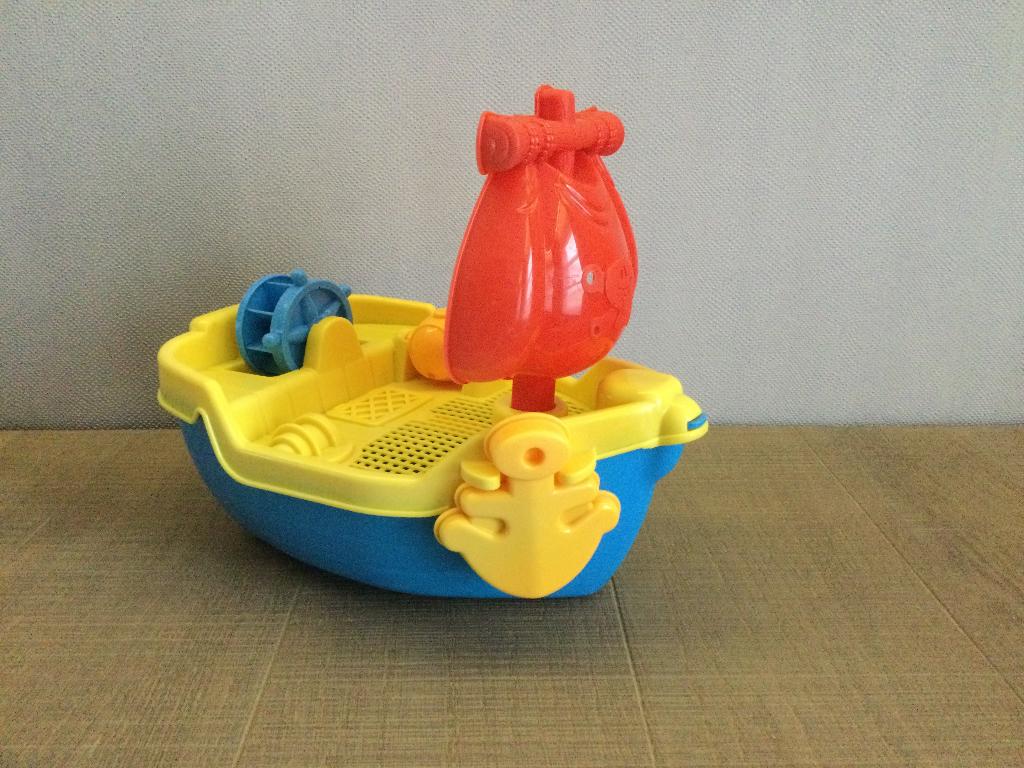 Speelboot zand en/of water, Ophalen of Verzenden, Zo goed als nieuw