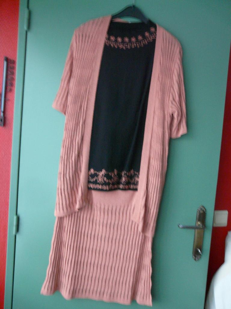Driedelig mantelpakje in fijne tricot maat L, Kleding | Dames, Ophalen, Kostuum of Pak, Maat 42/44 (L), Zo goed als nieuw