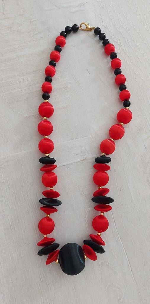 Collier rouge-noir-doré, Bijoux, Sacs & Beauté, Colliers, Enlèvement, Neuf, Rouge, Synthétique