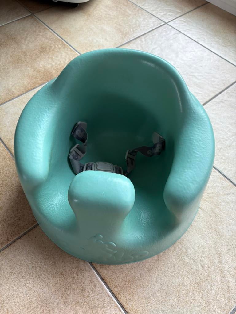 Bumbo zitje baby babystoeltje waterbestendig, Kinderen en Baby's, Kinderstoelen, Ophalen, Zo goed als nieuw, Overige typen, Gordel(s)