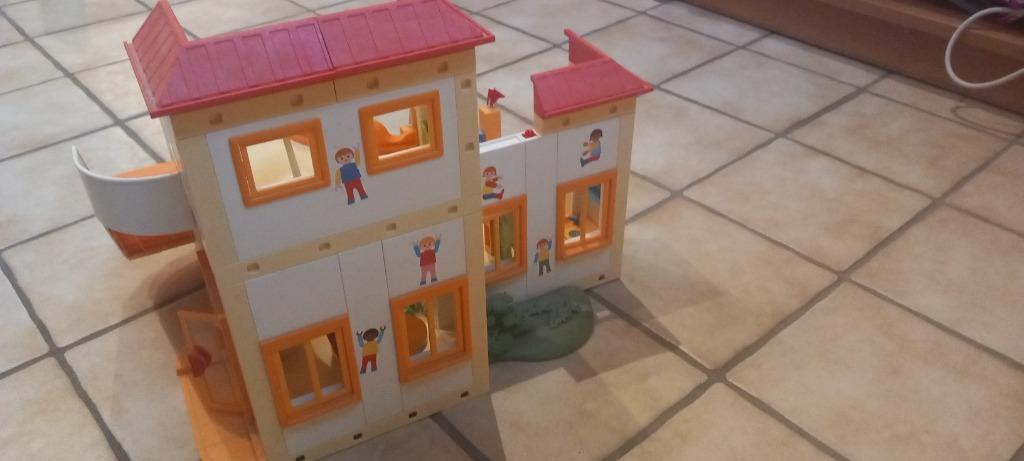Creche playmobil (5567) + espace jeux (5570), Kinderen en Baby's, Speelgoed | Playmobil, Ophalen of Verzenden, Gebruikt